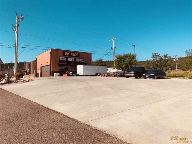 The Pit Stop: 8034 Stagestop Rd, Summerset, SD 57718